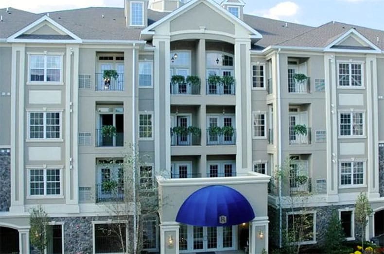 Condo building in Winthrop Courts, NJ