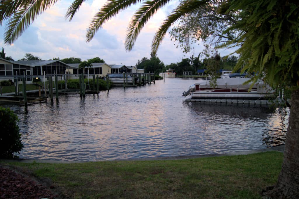 Mobile homes on a small lake in Florida