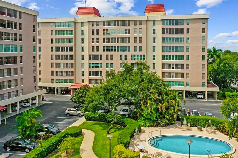 Howell Park Condominiums - Tampa, FL