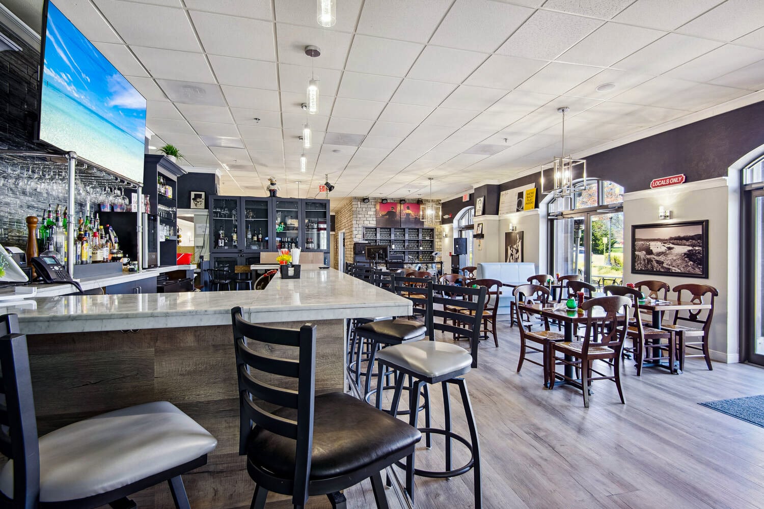 Community Bar and Lounge