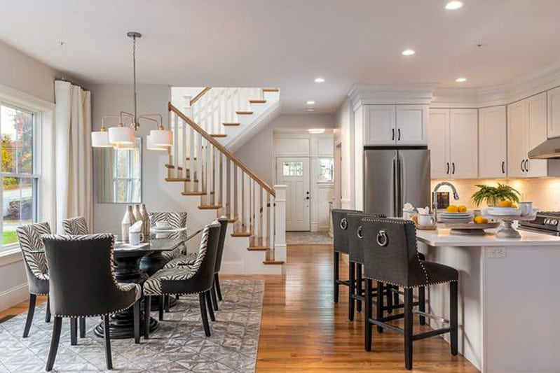 Kitchen & Dining Area