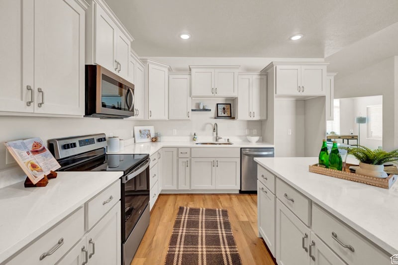 Kitchen Island & Appliances