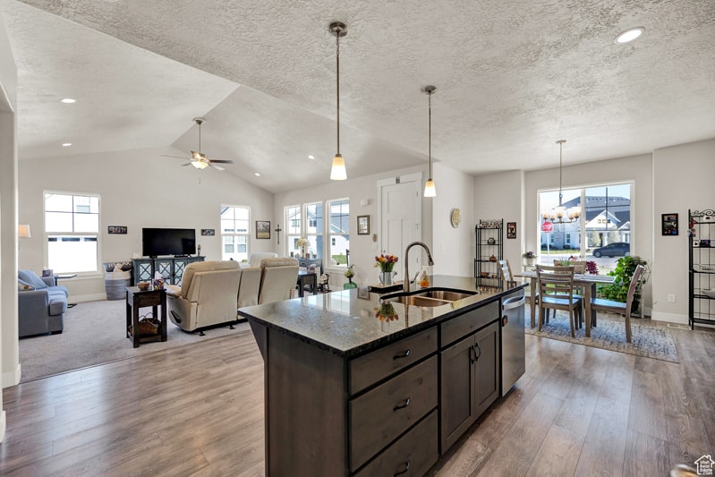 Kitchen & Dining Area