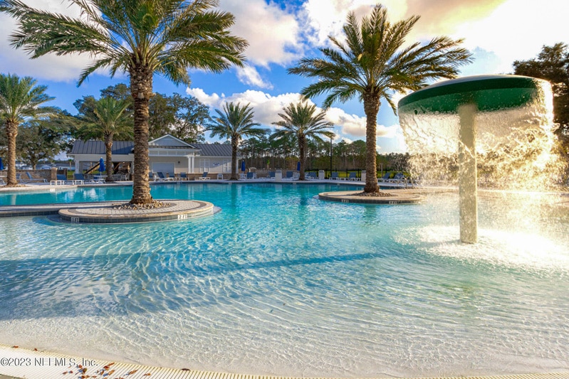 Outdoor Resort-Style Pool