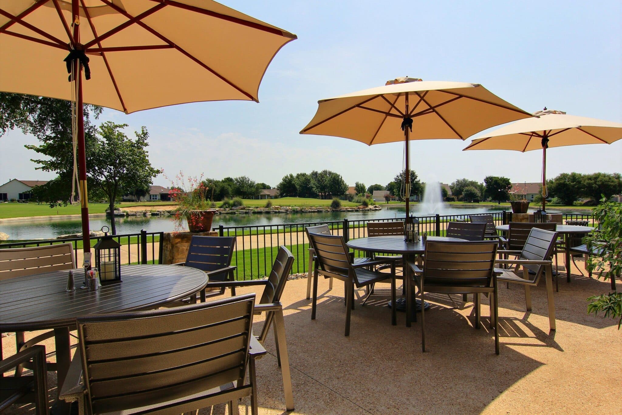 Putters Cafe Patio Dining