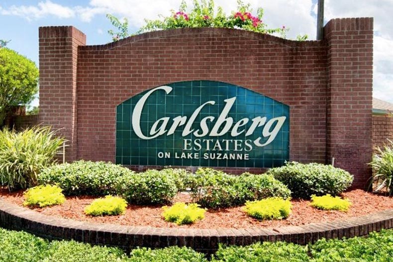 Greenery surrounding the community sign for Carlsberg Estates on Lake Suzanne in Lake Wales, Florida.