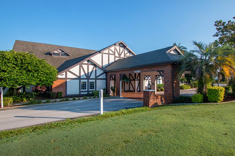 Exterior view of the entrance to Highland Fairways in Lakeland, Florida.