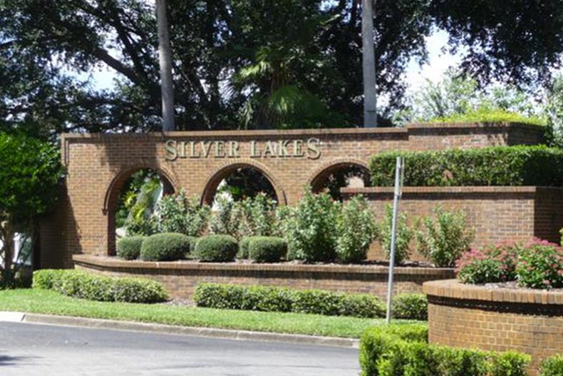 Greenery surrounding the community sign for Silver Lakes in Lakeland, Florida.