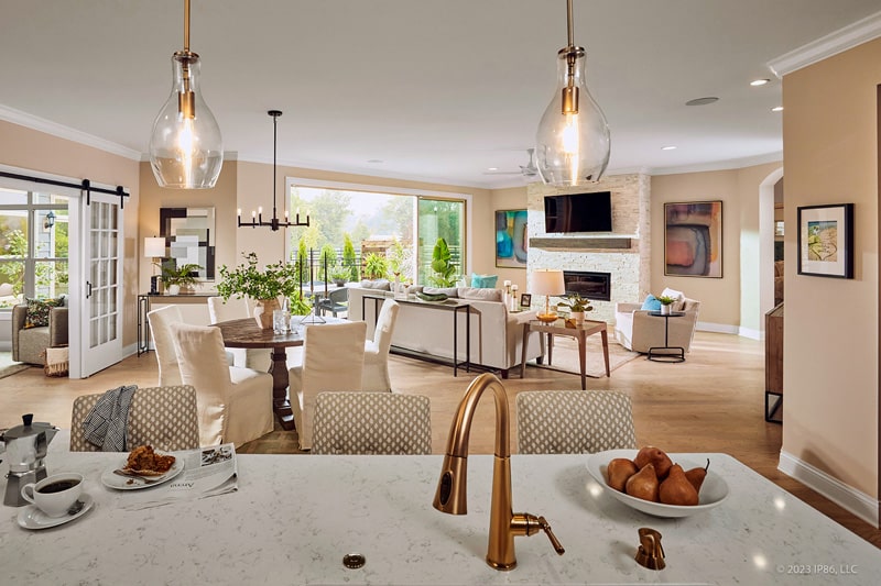 Kitchen & Living Area