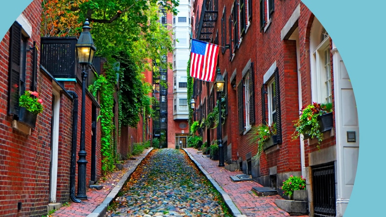 Historic Acorn Street on Beacon Hill in Downtown Boston, Massachusetts.