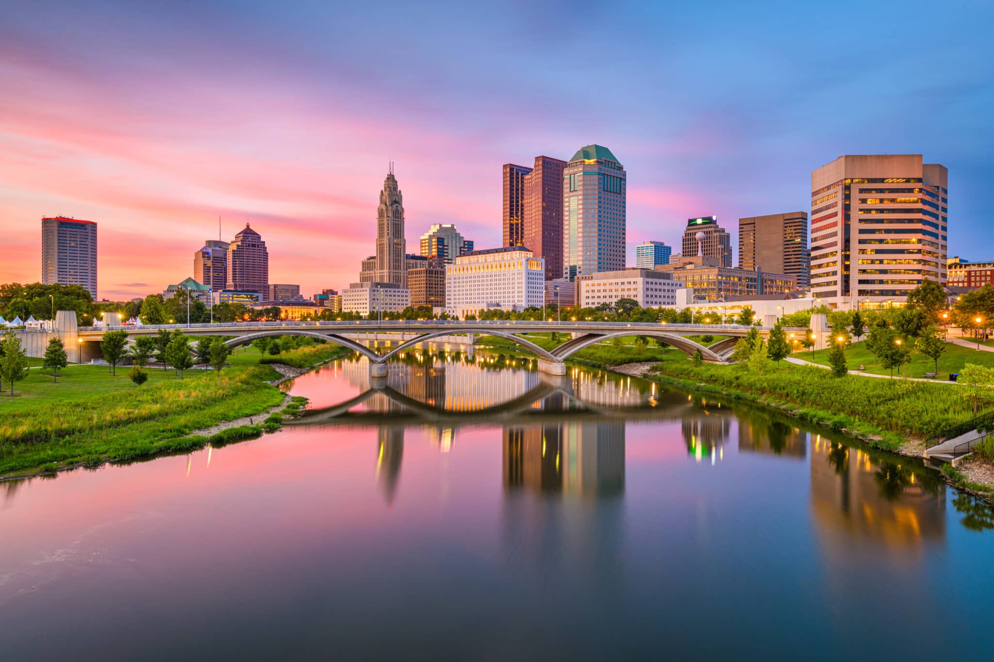 Sunset view of the Columbus, Ohio skyline.