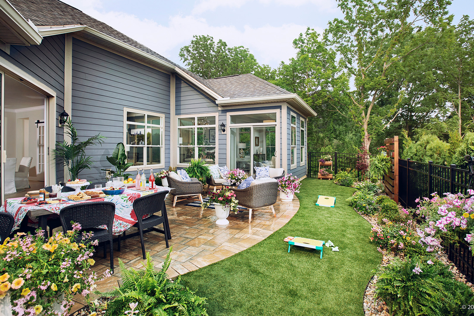 courtyard with lawn grass