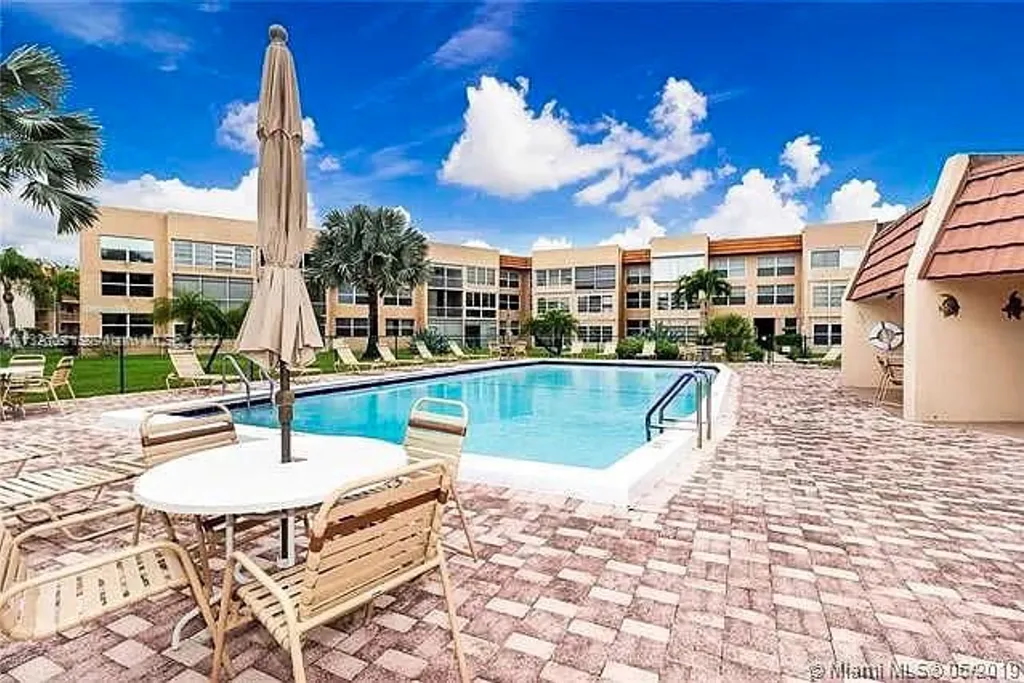 Best Lowest-Priced Communities in Florida (With Low HOA Fees)