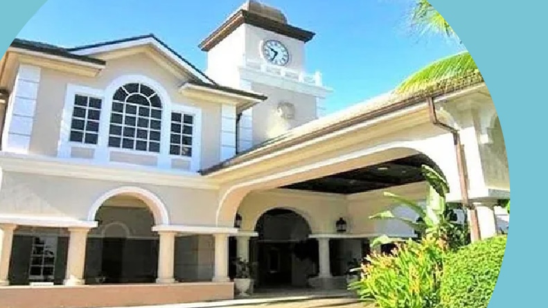 The entrance to Fiddler’s Creek in Naples, Florida.