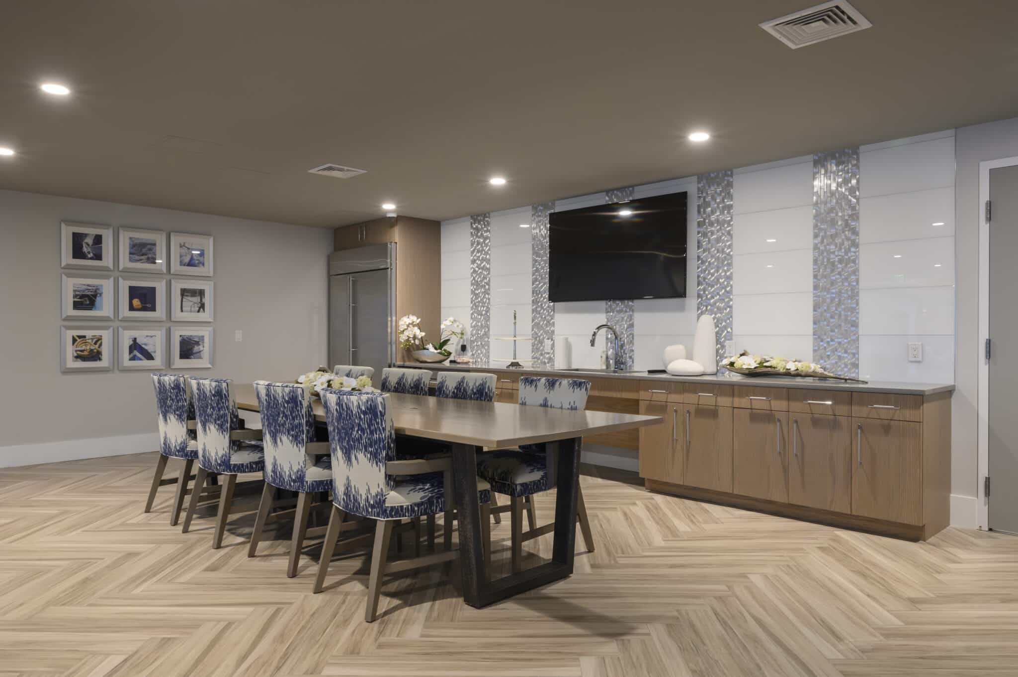 Kitchen & Dining Area