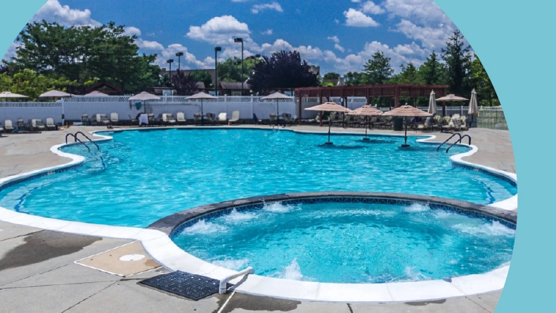 The outdoor pool and whirlpool spa at Renaissance at Manchester in Manchester, New Jersey.