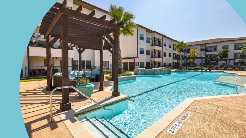 The outdoor pool in the courtyard of Soléa Copperfield in Houston, Texas.