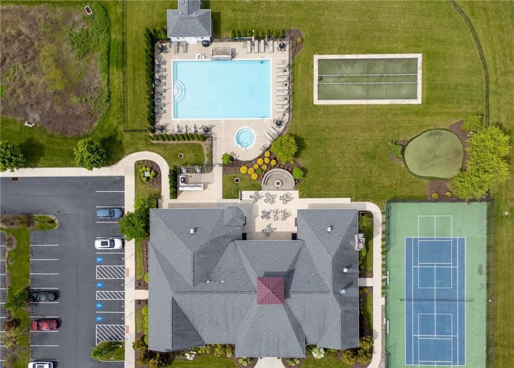 Clubhouse & Amenities