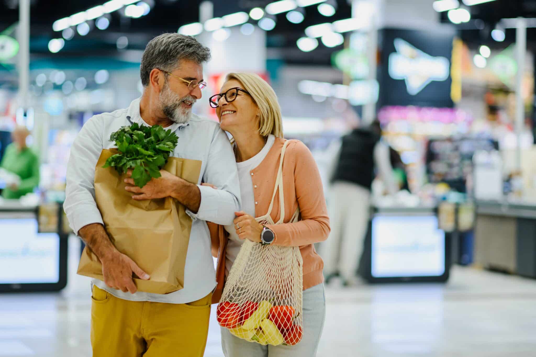 How to Find a 55+ Community Within Walking Distance of Grocery Stores