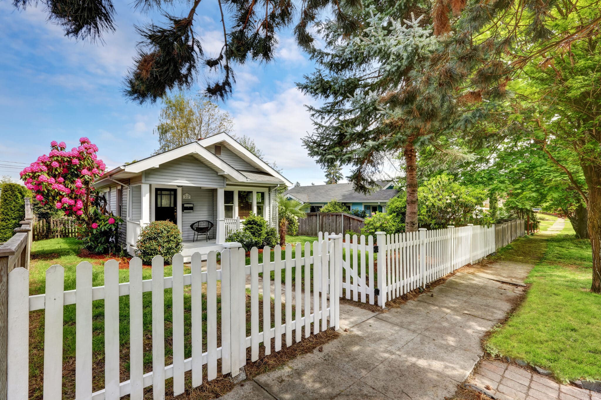 Can You Build a Fence in a 55+ Community? What the Rules Actually Say