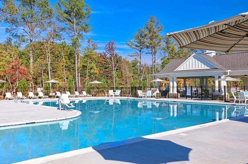 creekside-at-bethpage-durham-north-carolina Lounge chairs around the outdoor pool at Creekside at Bethpage in Durham, North Carolina.