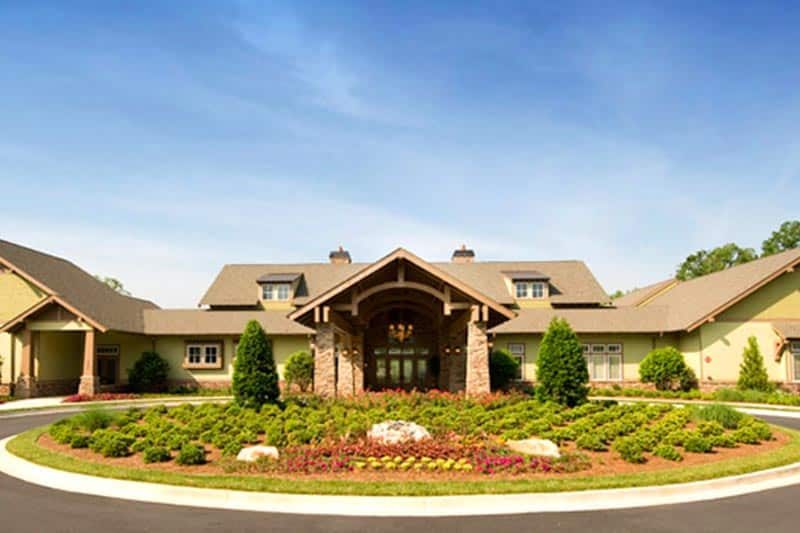exterior-view-of-the-clubhouse-at-soleil-laurel-canyon-canton-georgia