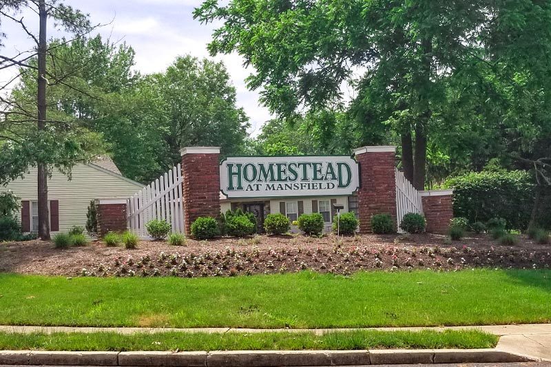 The community sign at the entrance to Homestead at Mansfield in Columbus, New Jersey.